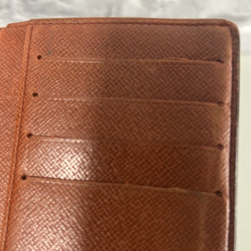 Authenticated Vintage Louis Vuitton Viennois Wallet - Picture 8 of 17